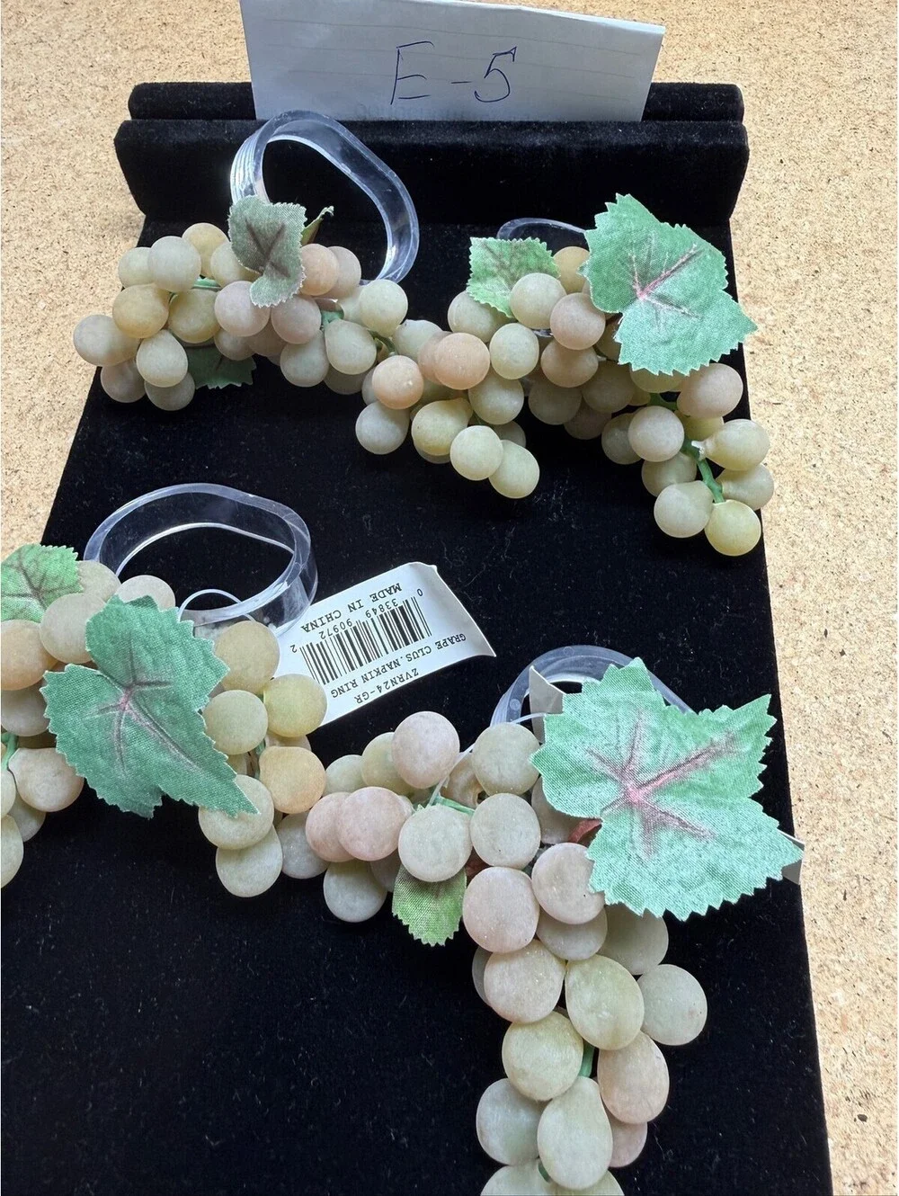 Set of 4 Grape Cluster Napkin Rings Artificial Fruit Table Decor E-5